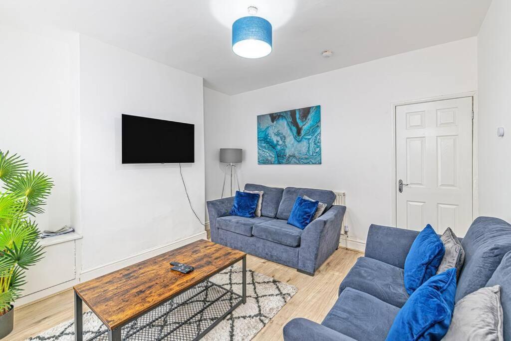 Serviced 2 Bedroom House