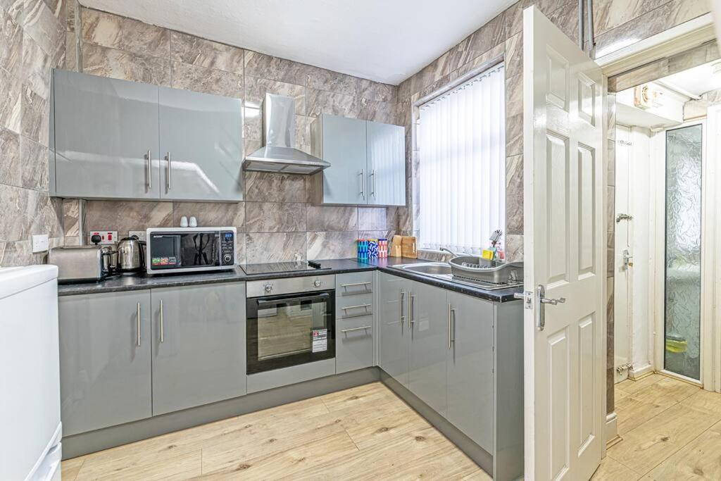 Serviced 2 Bedroom House Holiday home *